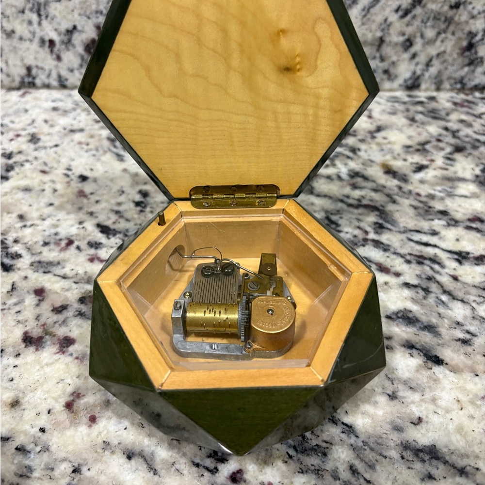 Gueissaz Jaccard Music Box Laura’s Theme Dr Zhivago Green Lacquer Swiss Movement
